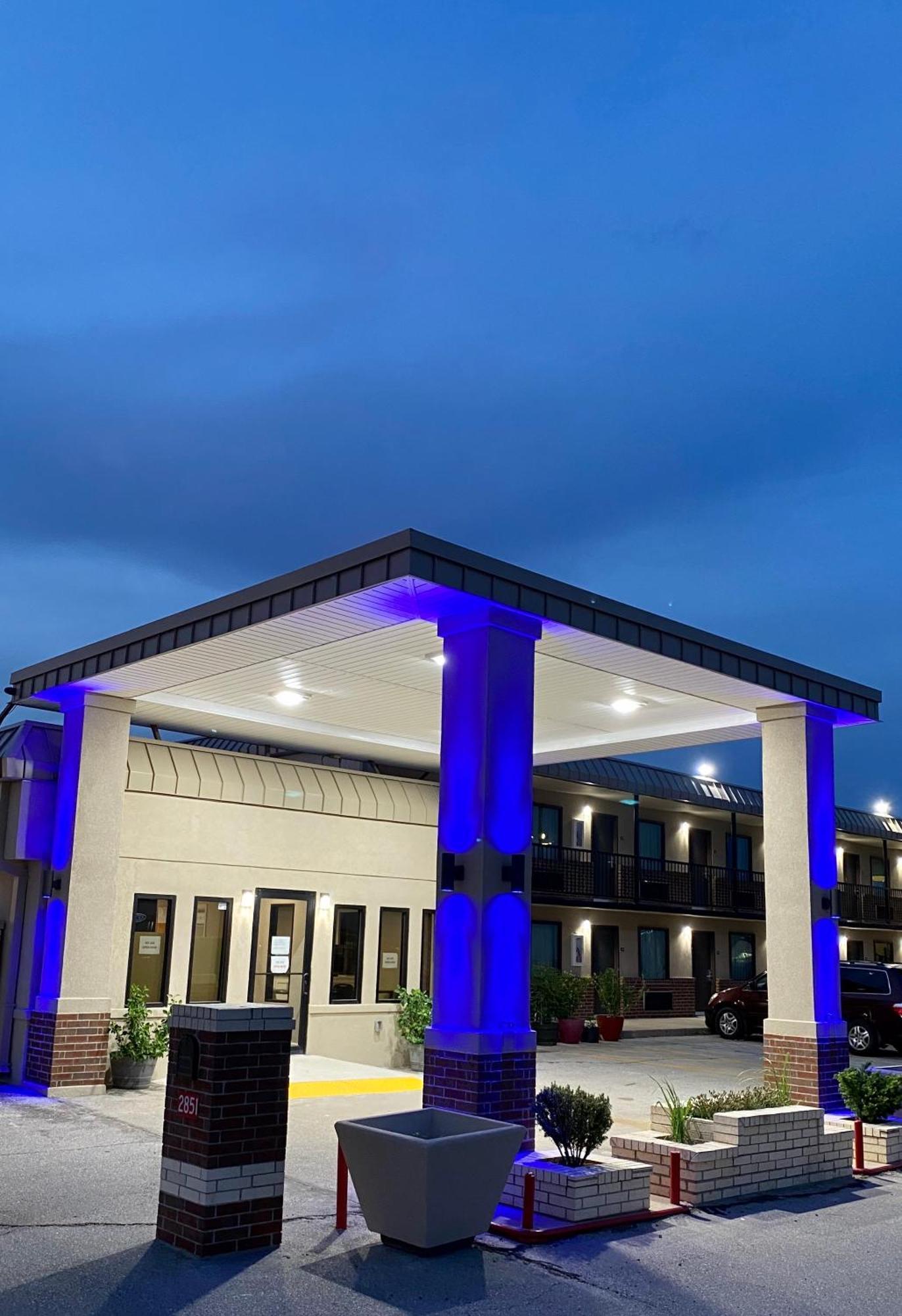 Hotel 81 El Reno Ngoại thất bức ảnh