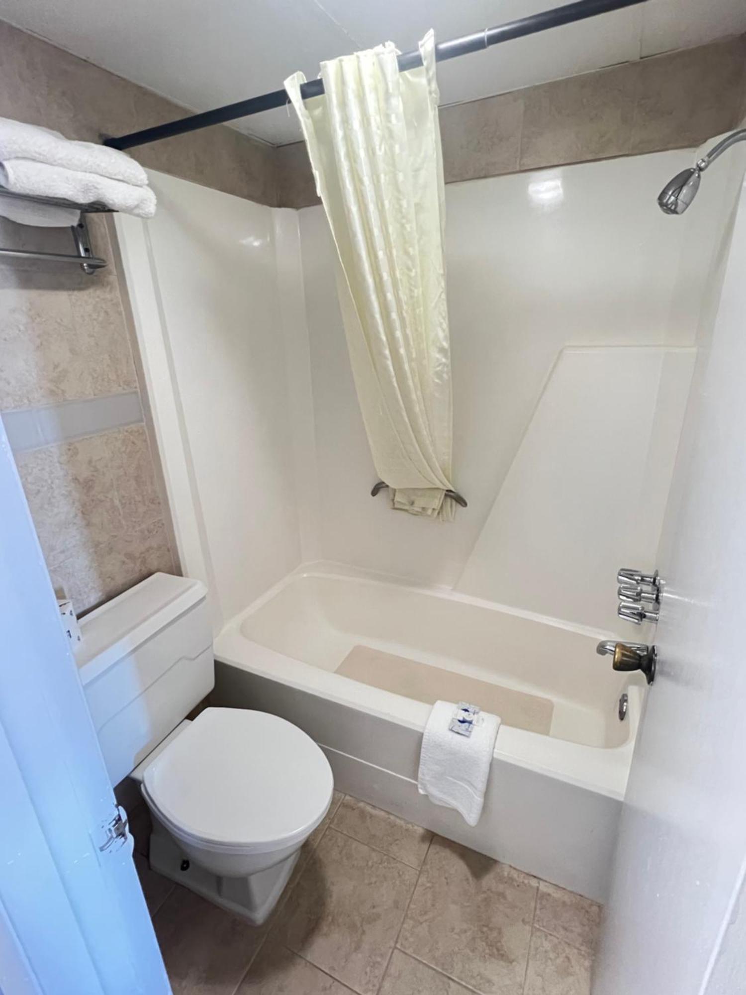 Hotel 81 El Reno Ngoại thất bức ảnh